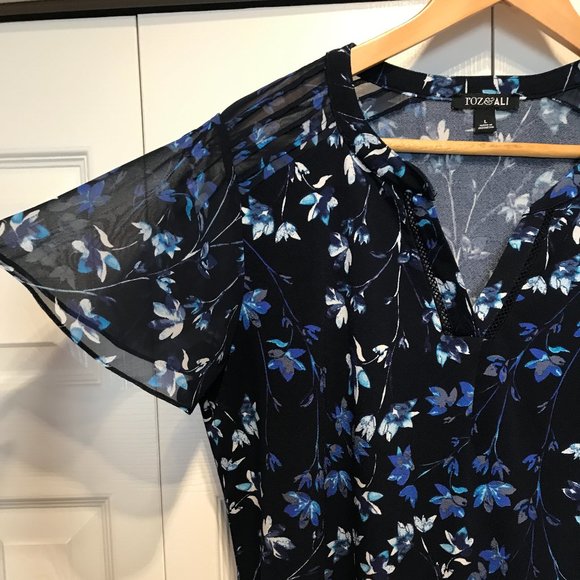 Roz & Ali Blue Flower top - Picture 3 of 5